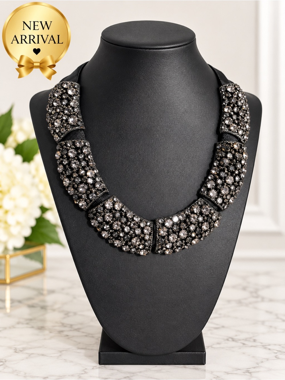 🖤 BCBG Max Azria Crystal Statement Necklace 🖤